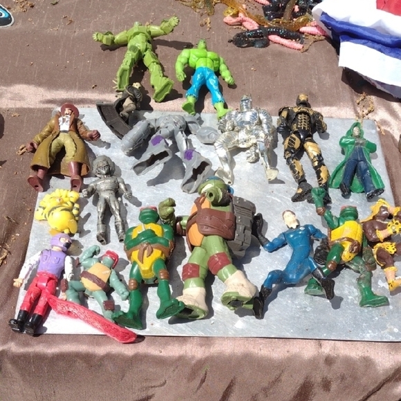 Other - Action Figure Set - Multicolor